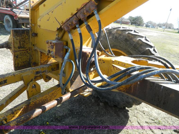 image for item G7837 1976 Caterpillar 120G motor grader