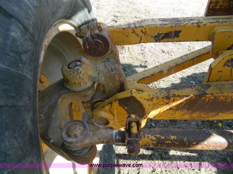 image for item G7837 1976 Caterpillar 120G motor grader