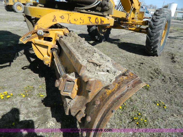 image for item G7837 1976 Caterpillar 120G motor grader