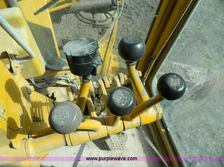 image for item G7837 1976 Caterpillar 120G motor grader