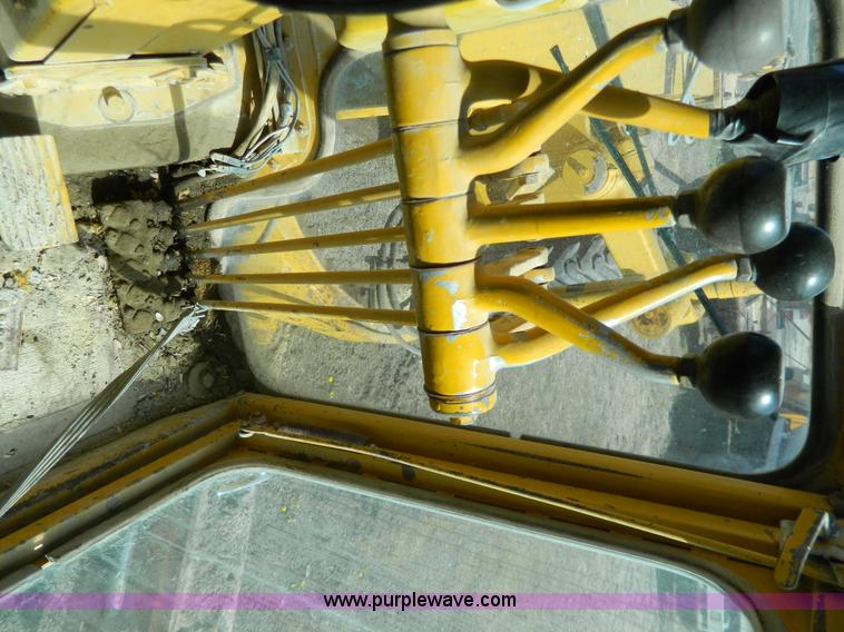 image for item G7837 1976 Caterpillar 120G motor grader