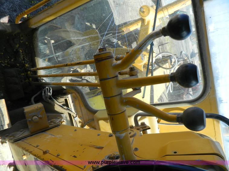 image for item G7837 1976 Caterpillar 120G motor grader