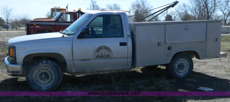 image for item G7838 1994 Chevrolet 1500 pickup truck