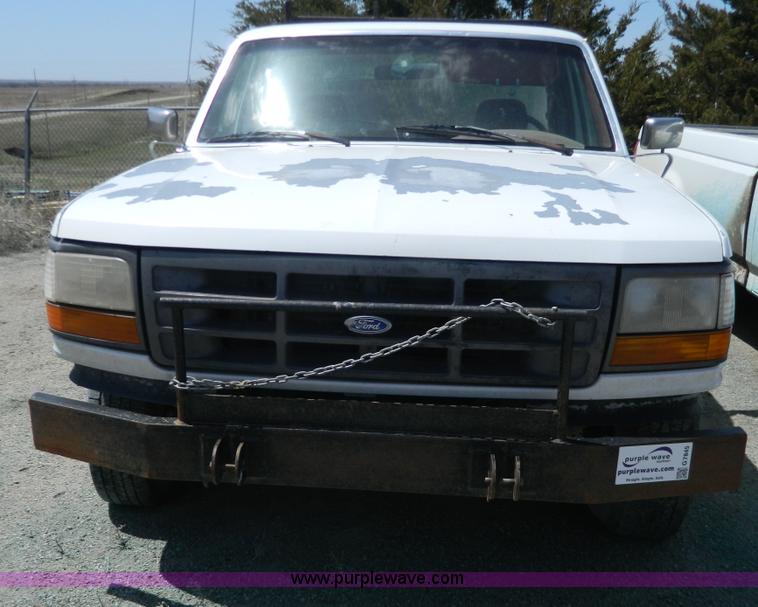image for item G7845 1993 Ford F150 XL pickup truck