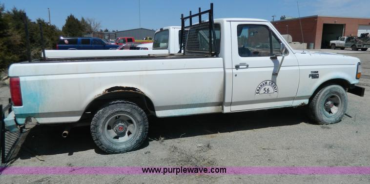 image for item G7845 1993 Ford F150 XL pickup truck