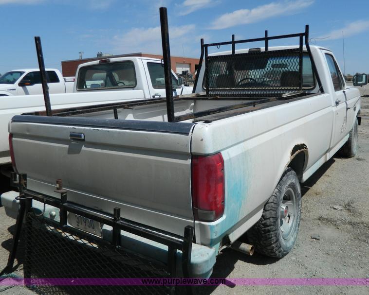 image for item G7845 1993 Ford F150 XL pickup truck