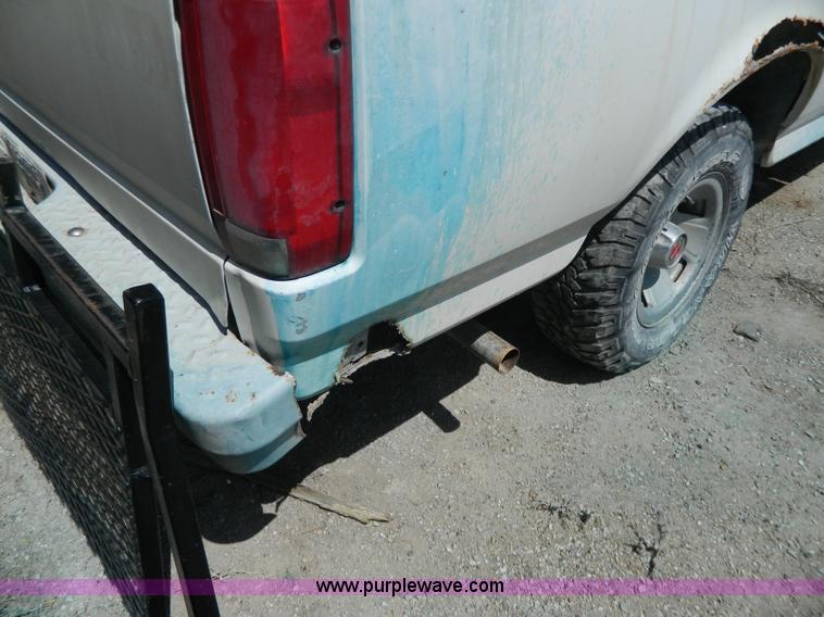 image for item G7845 1993 Ford F150 XL pickup truck