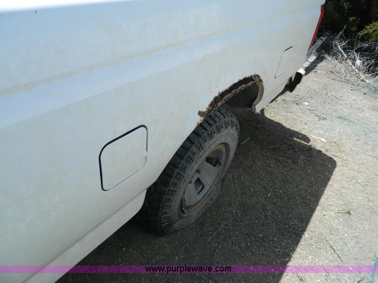 image for item G7845 1993 Ford F150 XL pickup truck