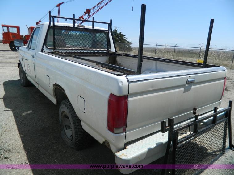 image for item G7845 1993 Ford F150 XL pickup truck