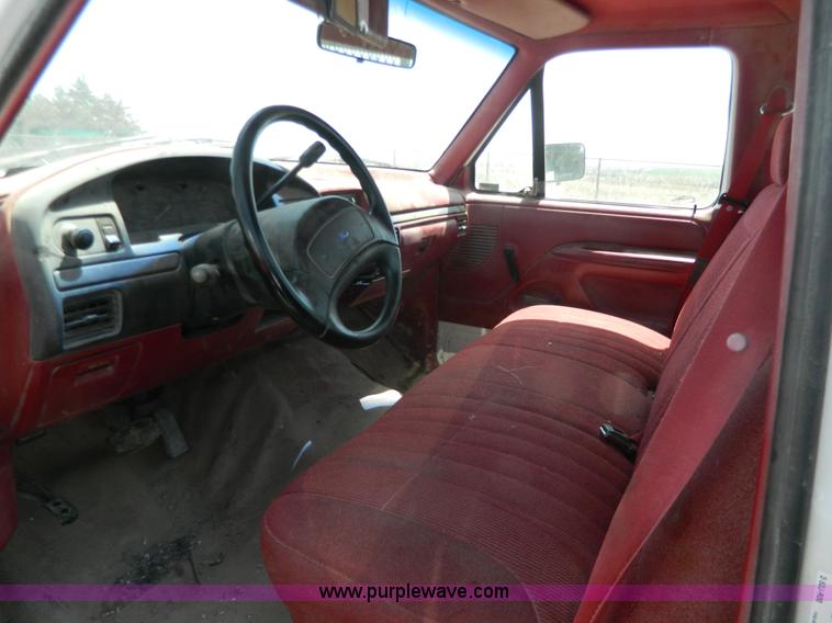 image for item G7845 1993 Ford F150 XL pickup truck