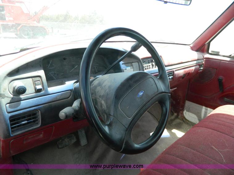 image for item G7845 1993 Ford F150 XL pickup truck