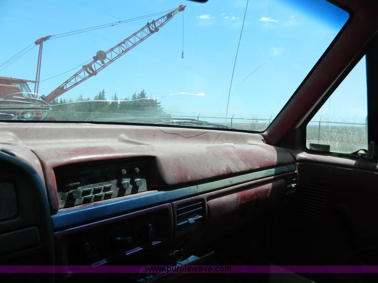 image for item G7845 1993 Ford F150 XL pickup truck