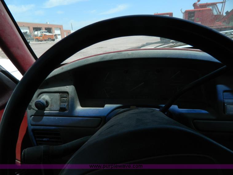 image for item G7845 1993 Ford F150 XL pickup truck