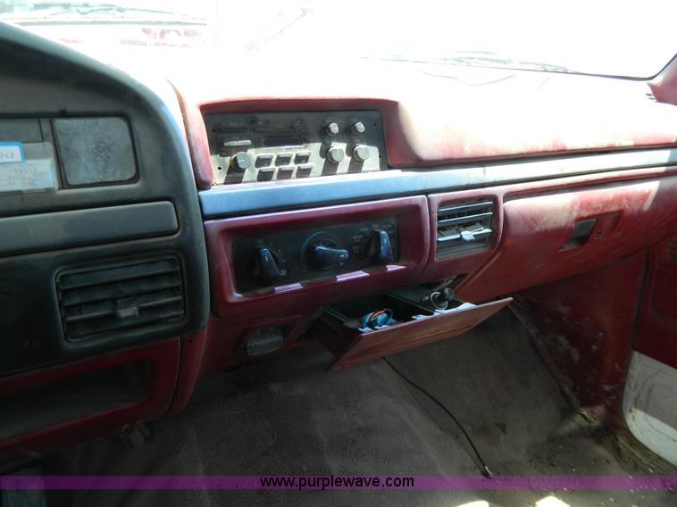 image for item G7845 1993 Ford F150 XL pickup truck