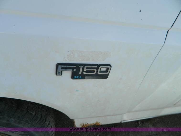 image for item G7845 1993 Ford F150 XL pickup truck