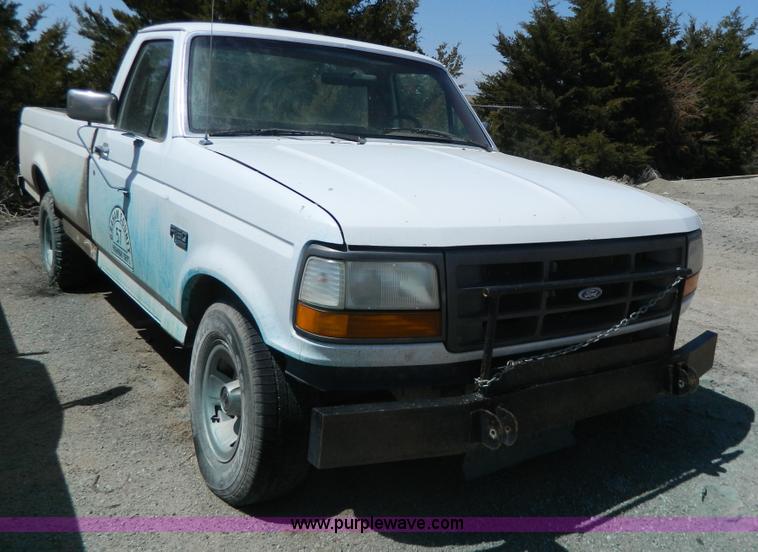 image for item G7846 1995 Ford F150 XL pickup truck