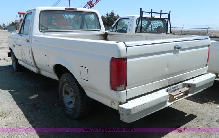 image for item G7846 1995 Ford F150 XL pickup truck