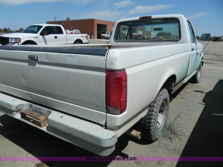 image for item G7846 1995 Ford F150 XL pickup truck