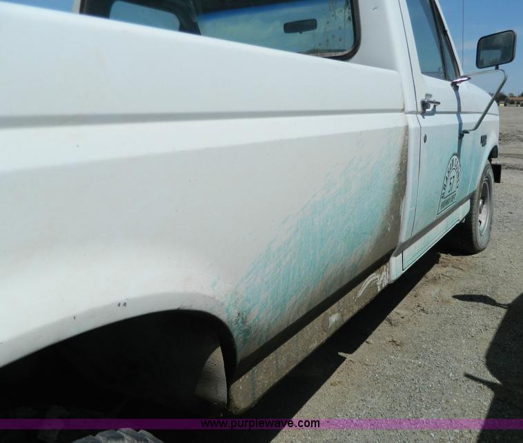image for item G7846 1995 Ford F150 XL pickup truck