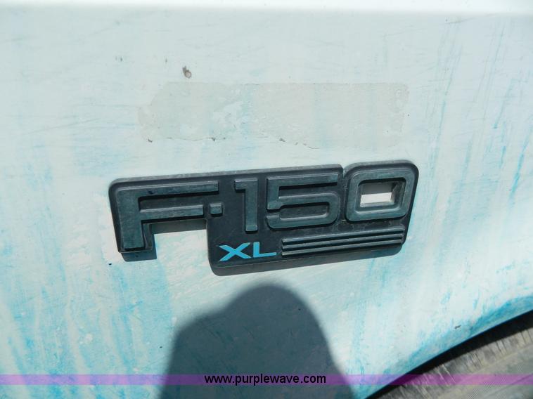 image for item G7846 1995 Ford F150 XL pickup truck