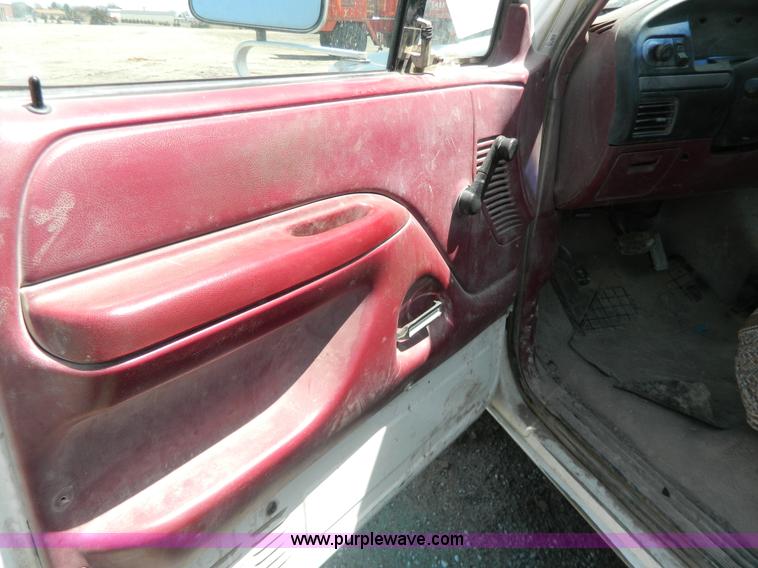 image for item G7846 1995 Ford F150 XL pickup truck