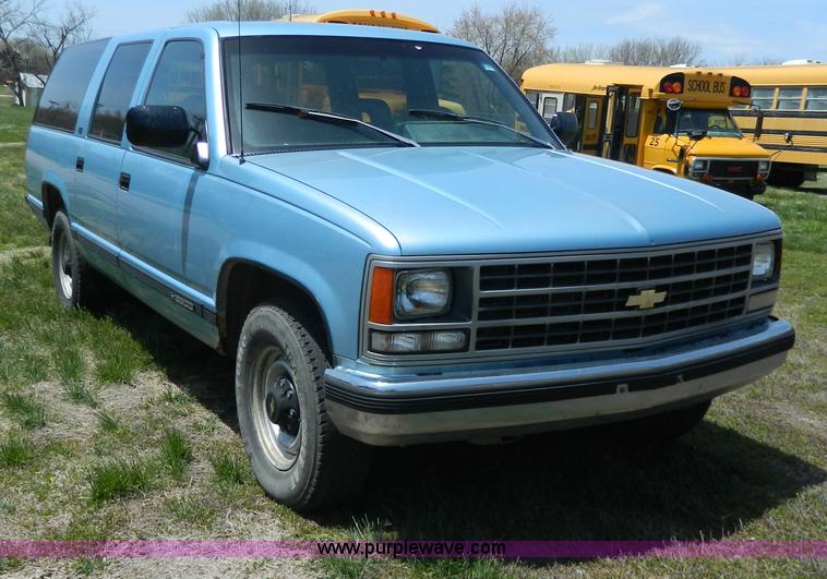 image for item G7847 1993 Chevrolet Suburban 2500 SUV