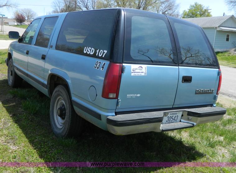 image for item G7847 1993 Chevrolet Suburban 2500 SUV