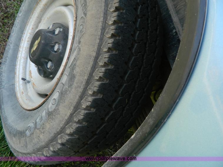 image for item G7847 1993 Chevrolet Suburban 2500 SUV