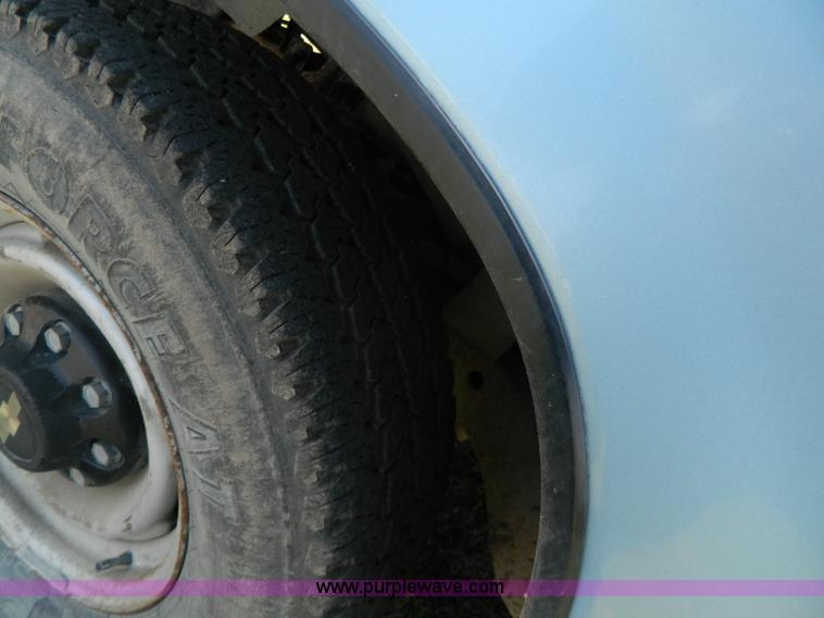 image for item G7847 1993 Chevrolet Suburban 2500 SUV