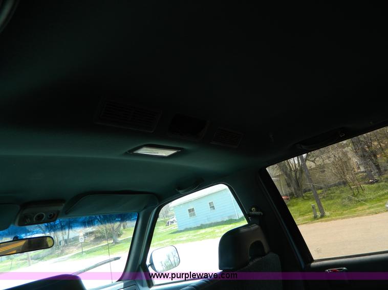 image for item G7847 1993 Chevrolet Suburban 2500 SUV