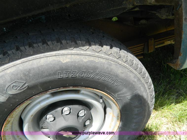 image for item G7847 1993 Chevrolet Suburban 2500 SUV