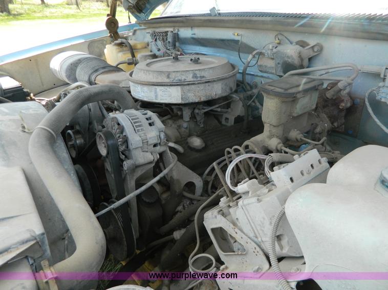 image for item G7847 1993 Chevrolet Suburban 2500 SUV