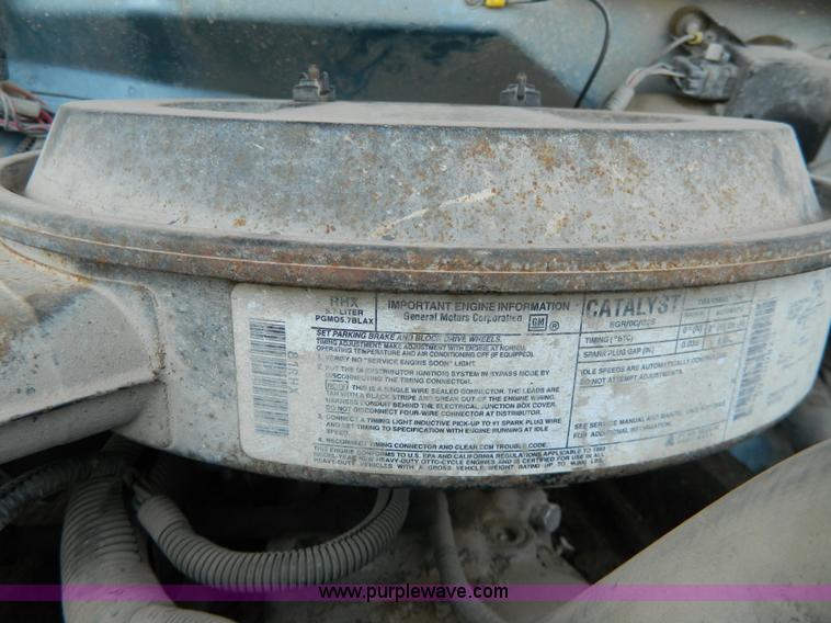 image for item G7847 1993 Chevrolet Suburban 2500 SUV