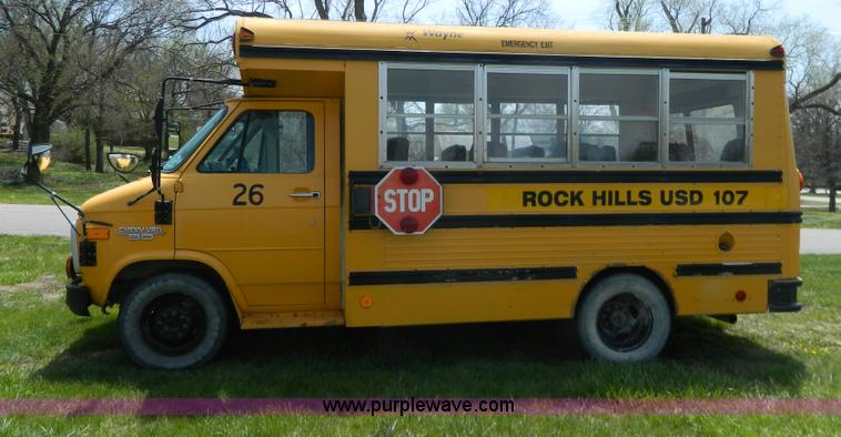 image for item G7849 1994 Chevrolet 10 school bus