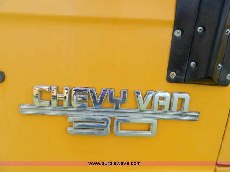 image for item G7849 1994 Chevrolet 10 school bus