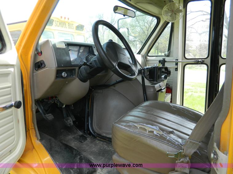 image for item G7849 1994 Chevrolet 10 school bus