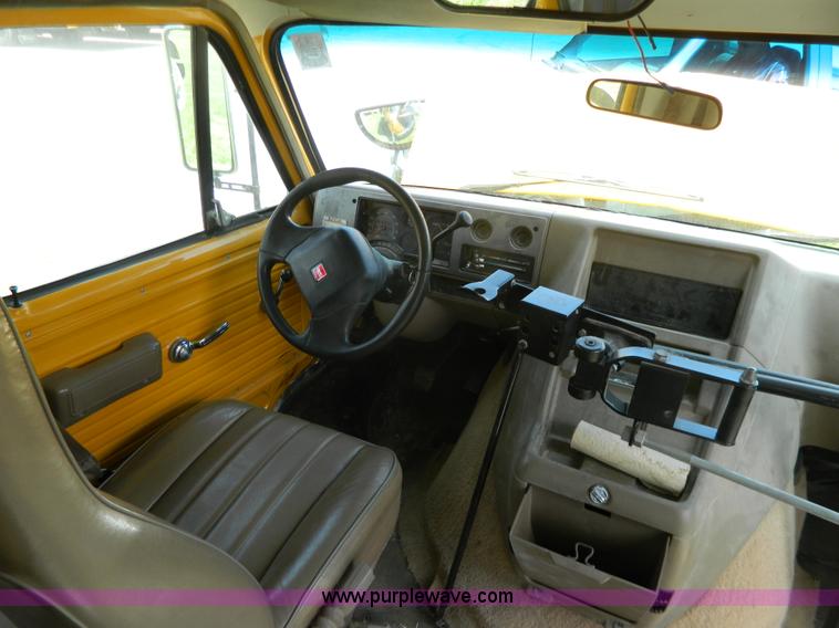 image for item G7850 1994 GMC 3500 school bus