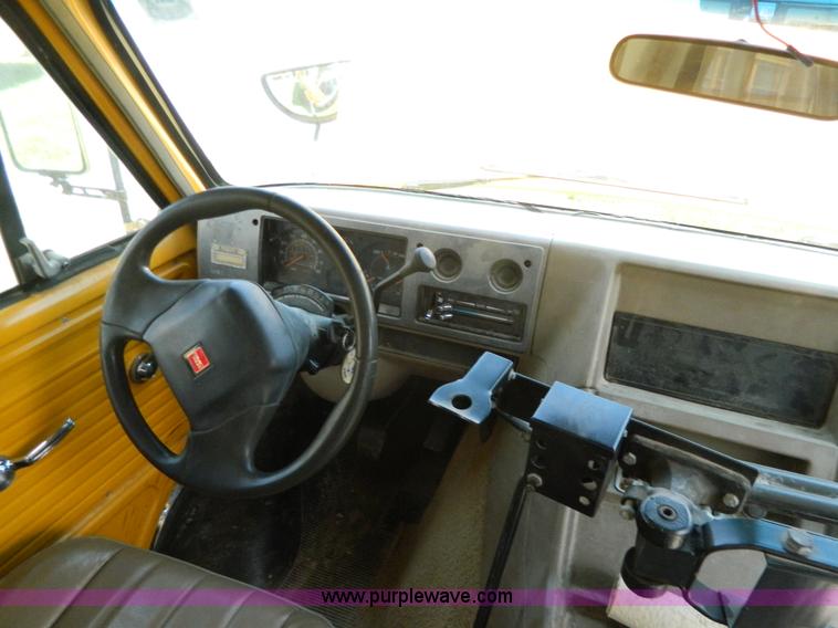 image for item G7850 1994 GMC 3500 school bus