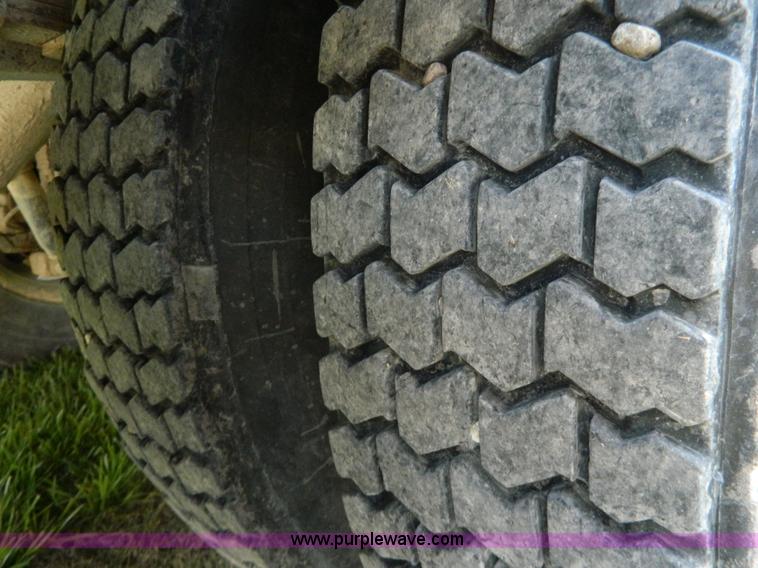 image for item G7851 1992 International school bus