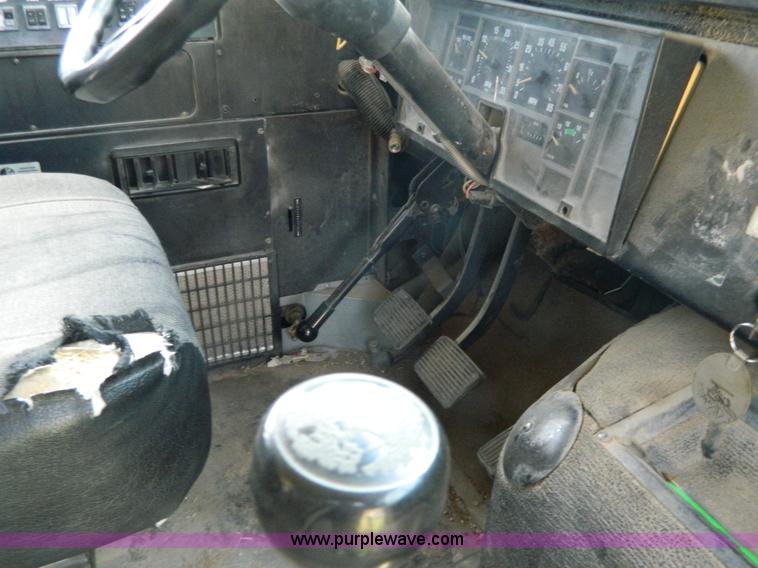 image for item G7851 1992 International school bus