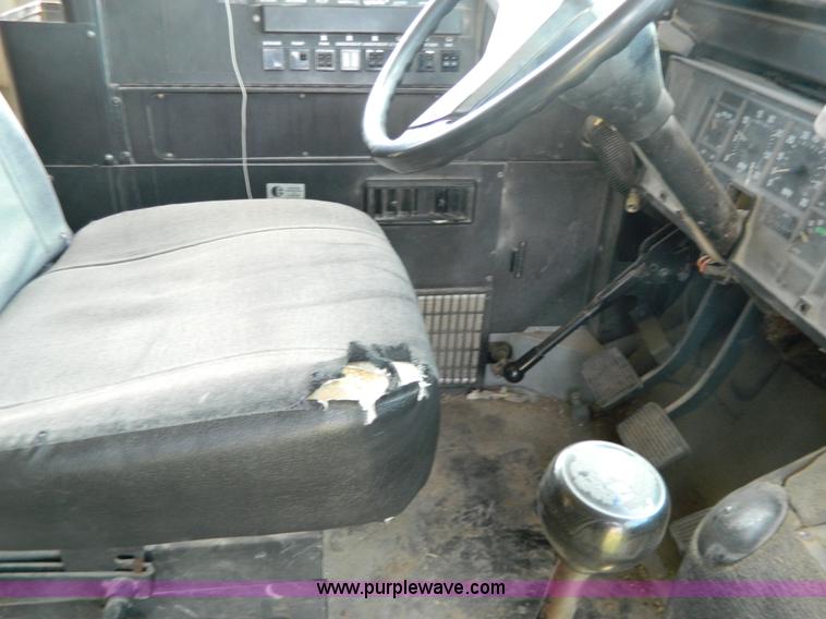 image for item G7851 1992 International school bus