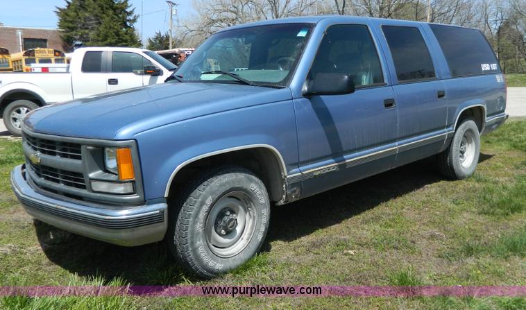 image for item G7852 1995 Chevrolet Suburban 1500 SUV