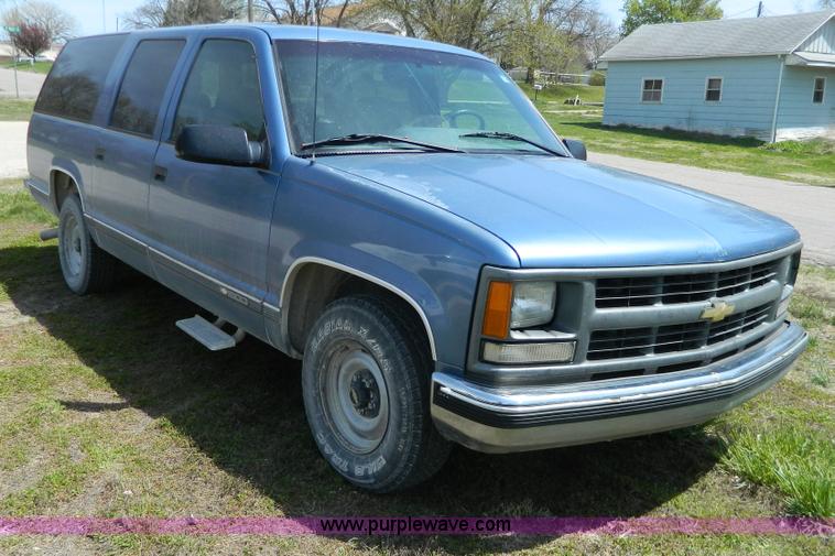 image for item G7852 1995 Chevrolet Suburban 1500 SUV