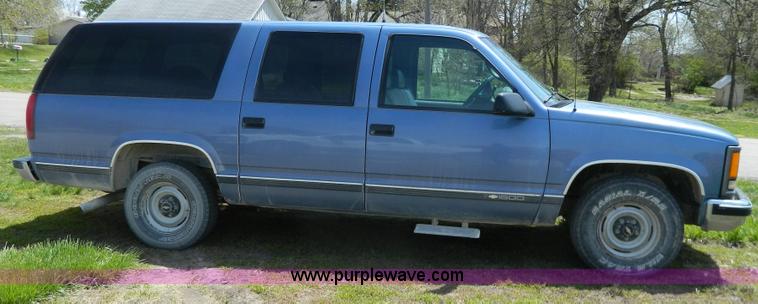 image for item G7852 1995 Chevrolet Suburban 1500 SUV
