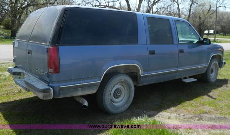 image for item G7852 1995 Chevrolet Suburban 1500 SUV
