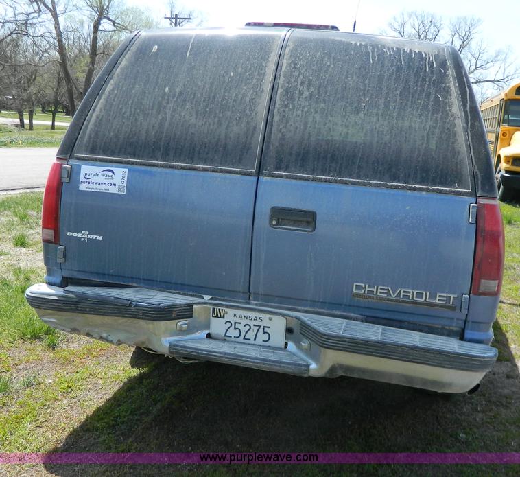 image for item G7852 1995 Chevrolet Suburban 1500 SUV