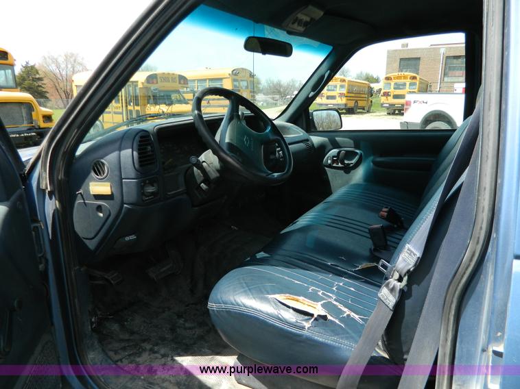 image for item G7852 1995 Chevrolet Suburban 1500 SUV