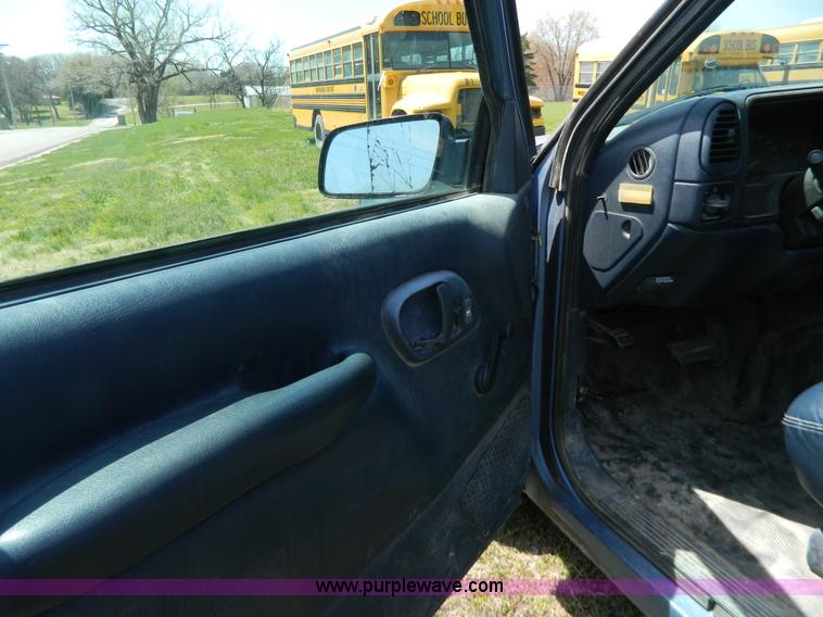 image for item G7852 1995 Chevrolet Suburban 1500 SUV