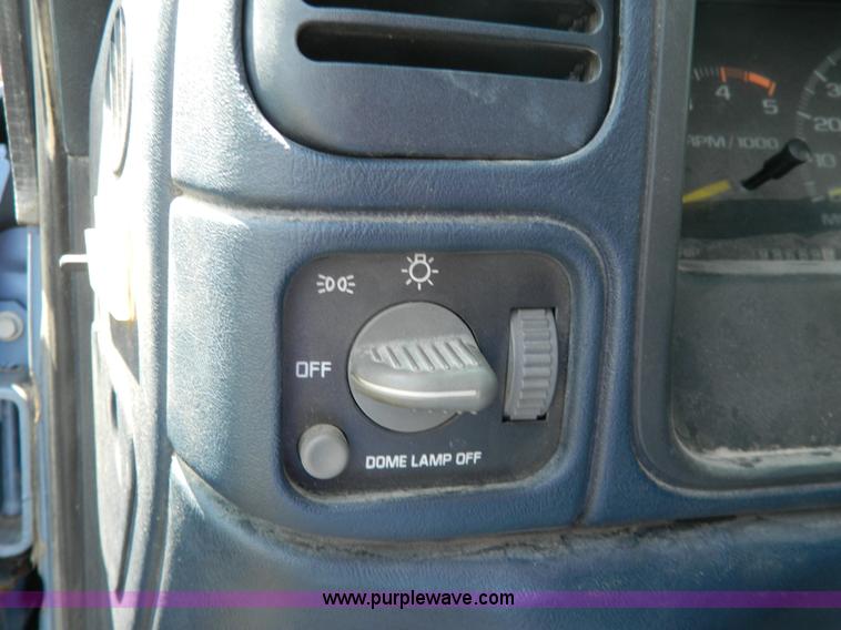 image for item G7852 1995 Chevrolet Suburban 1500 SUV