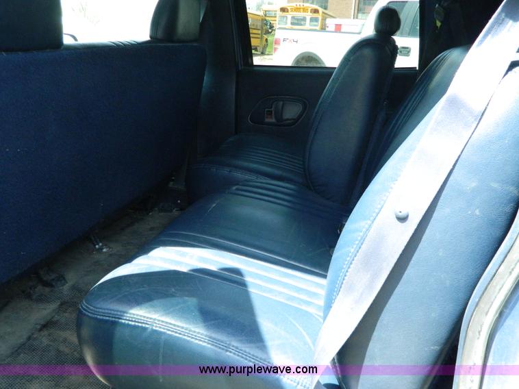 image for item G7852 1995 Chevrolet Suburban 1500 SUV
